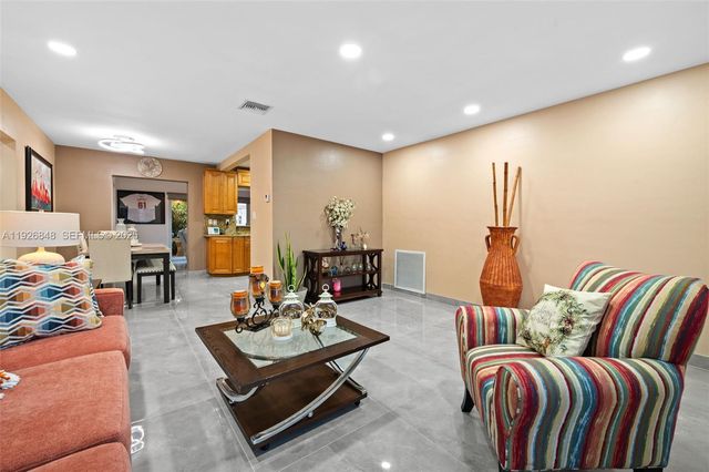 6707 NW 71st St, Tamarac, FL 33321