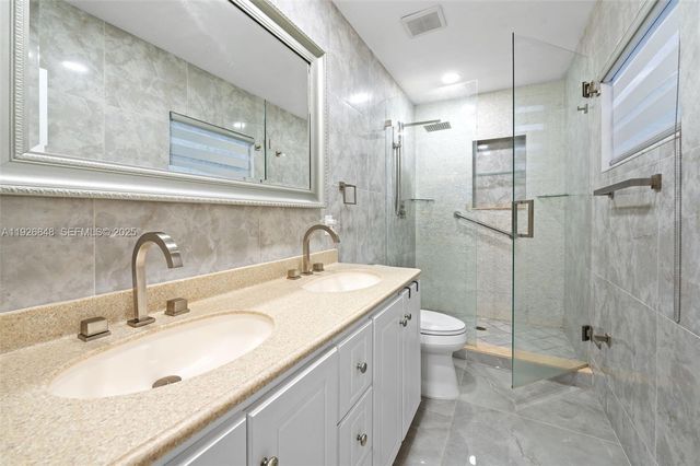 6707 NW 71st St, Tamarac, FL 33321