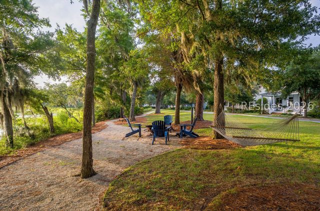 611 Huguenin Dr, Beaufort, SC 29902