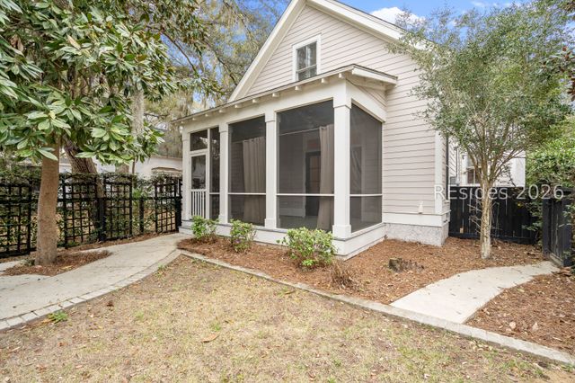 611 Huguenin Dr, Beaufort, SC 29902