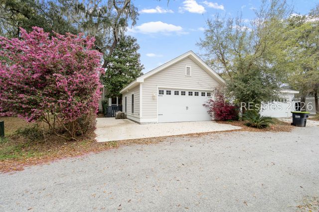 611 Huguenin Dr, Beaufort, SC 29902