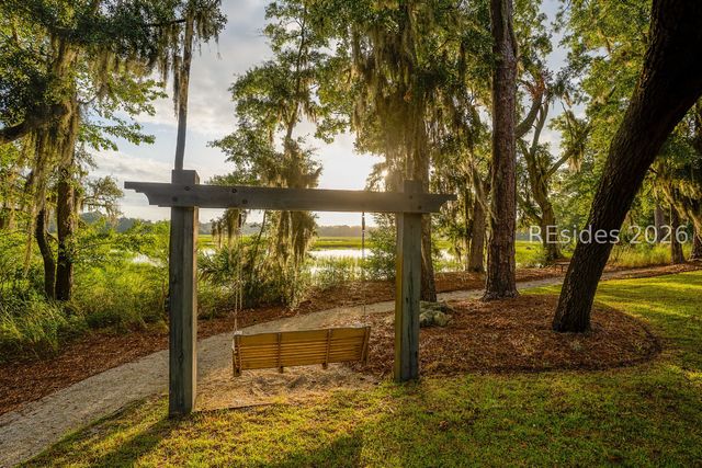 611 Huguenin Dr, Beaufort, SC 29902