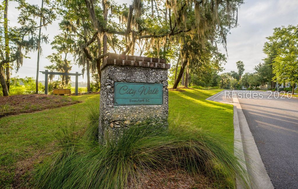 611 Huguenin Dr, Beaufort, SC 29902