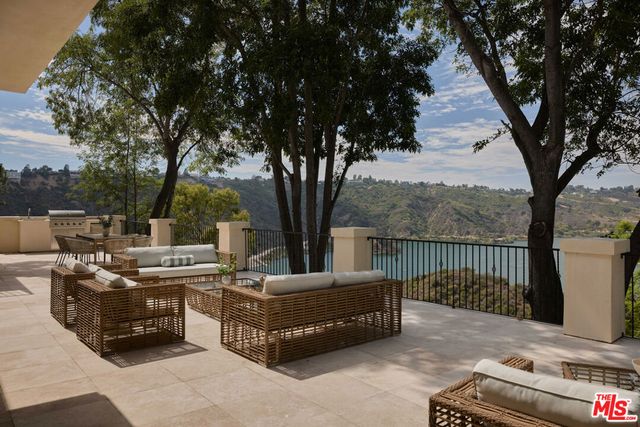 1900 Bel Air Road, Los Angeles, CA 90077