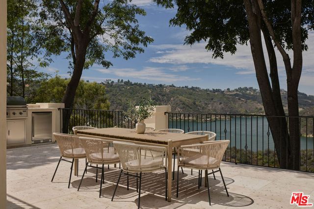 1900 Bel Air Road, Los Angeles, CA 90077