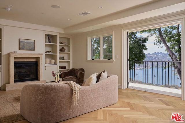 1900 Bel Air Road, Los Angeles, CA 90077