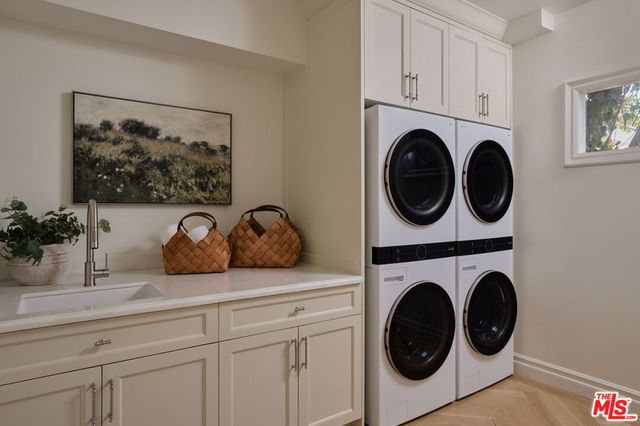 1900 Bel Air Road, Los Angeles, CA 90077