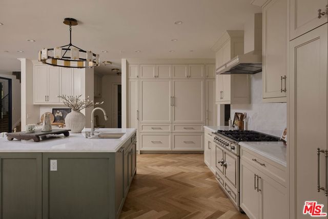 1900 Bel Air Road, Los Angeles, CA 90077