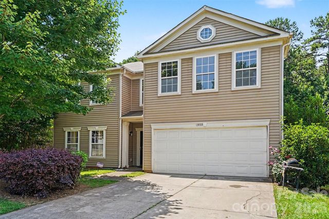 13933 Pinyon Pine Lane, Charlotte, NC 28215