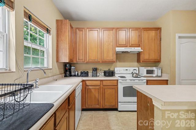 13933 Pinyon Pine Lane, Charlotte, NC 28215