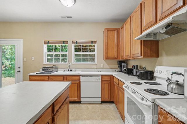 13933 Pinyon Pine Lane, Charlotte, NC 28215