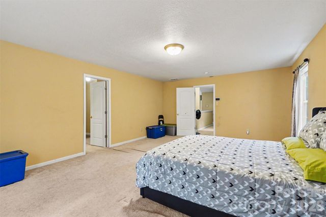 13933 Pinyon Pine Lane, Charlotte, NC 28215
