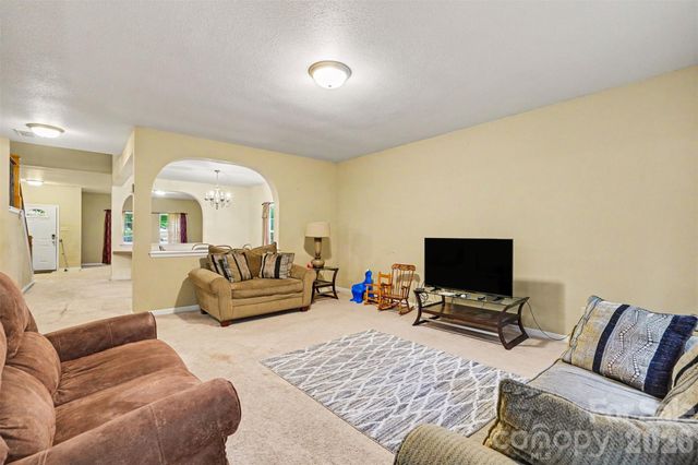 13933 Pinyon Pine Lane, Charlotte, NC 28215