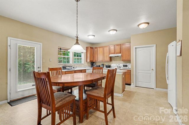 13933 Pinyon Pine Lane, Charlotte, NC 28215