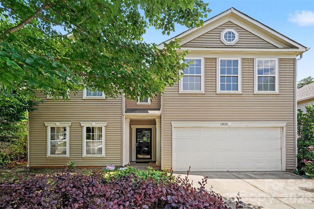 13933 Pinyon Pine Lane, Charlotte, NC 28215