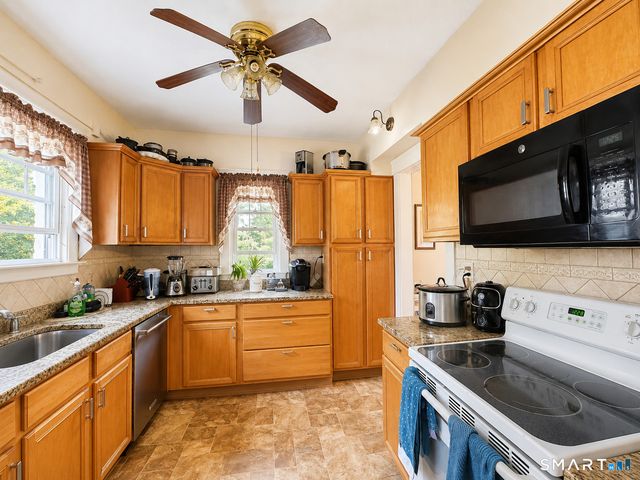 195 Montowese Avenue, North Haven, CT 06473