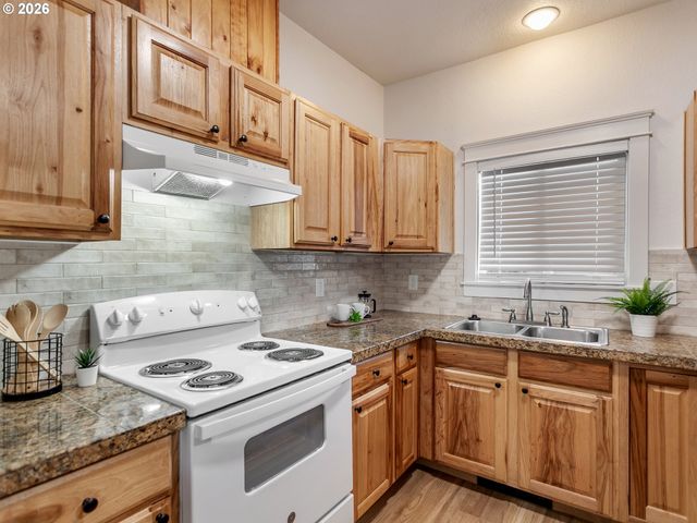 1634 Ne 74TH Ave, Portland, OR 97213