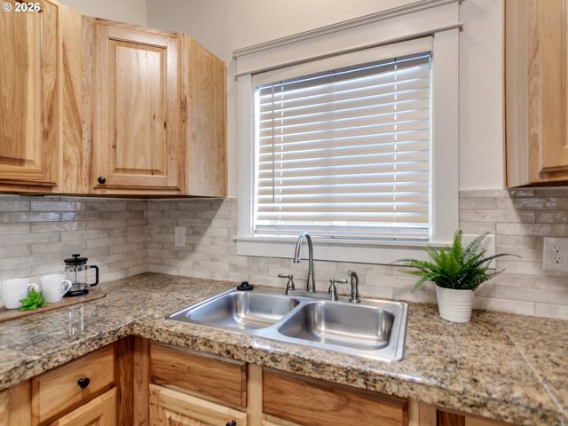 1634 Ne 74TH Ave, Portland, OR 97213