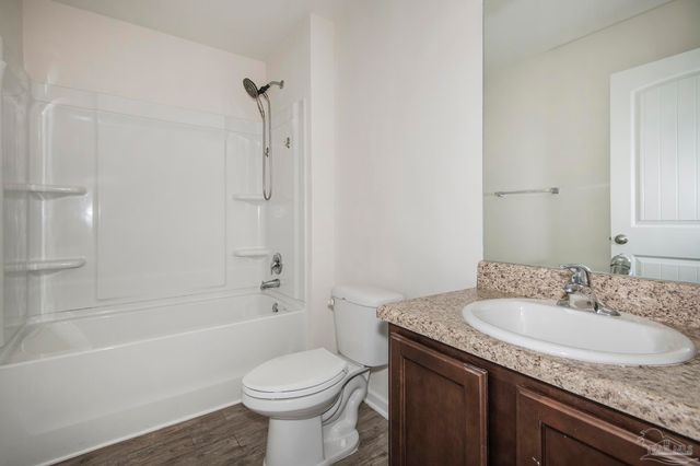 9490 Lutoo Ln, Pensacola, FL 32526