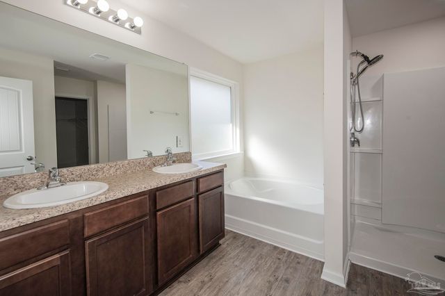 9490 Lutoo Ln, Pensacola, FL 32526