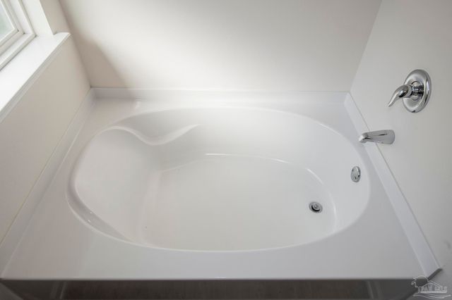 9490 Lutoo Ln, Pensacola, FL 32526