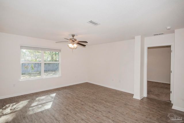 9490 Lutoo Ln, Pensacola, FL 32526