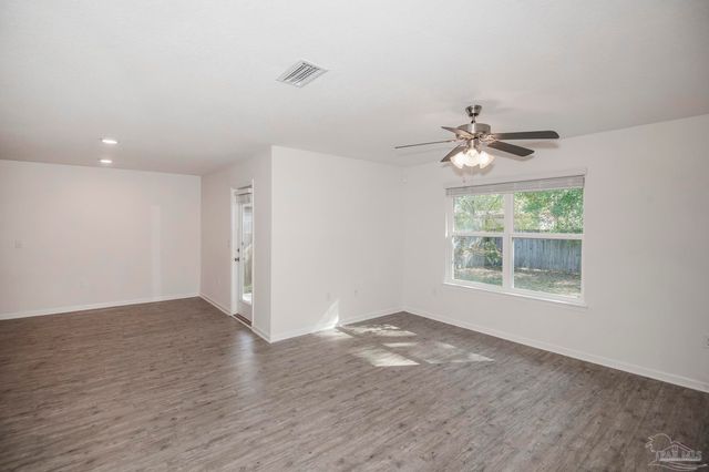 9490 Lutoo Ln, Pensacola, FL 32526