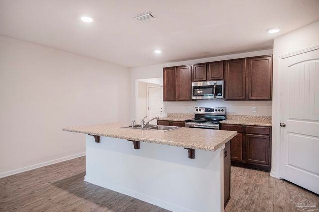 9490 Lutoo Ln, Pensacola, FL 32526