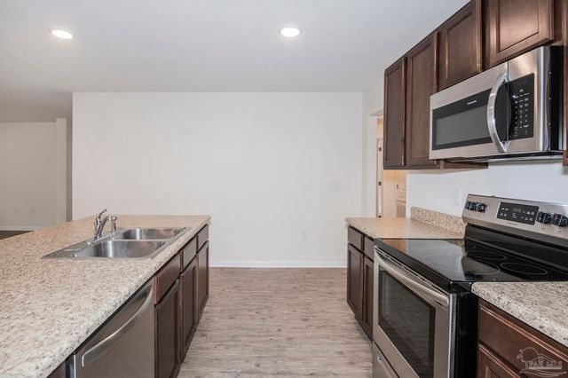 9490 Lutoo Ln, Pensacola, FL 32526