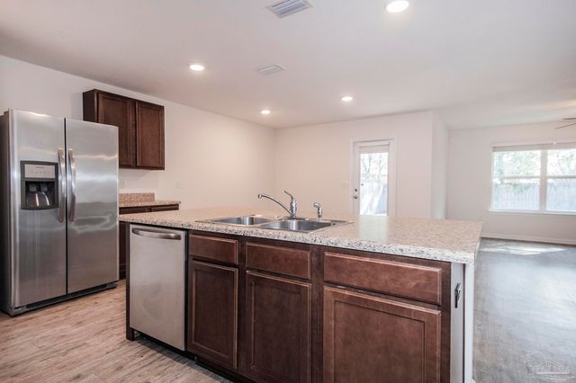 9490 Lutoo Ln, Pensacola, FL 32526