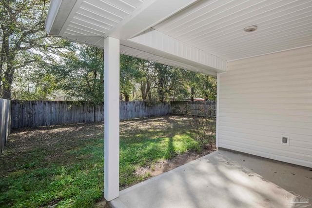 9490 Lutoo Ln, Pensacola, FL 32526