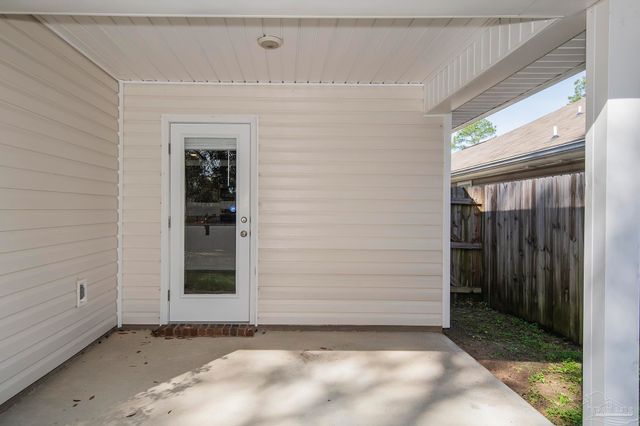 9490 Lutoo Ln, Pensacola, FL 32526