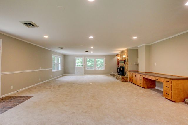 339 Thompson Ln, Clarksville, TN 37040
