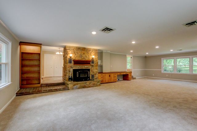 339 Thompson Ln, Clarksville, TN 37040