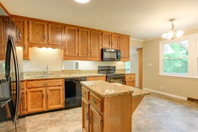 339 Thompson Ln, Clarksville, TN 37040