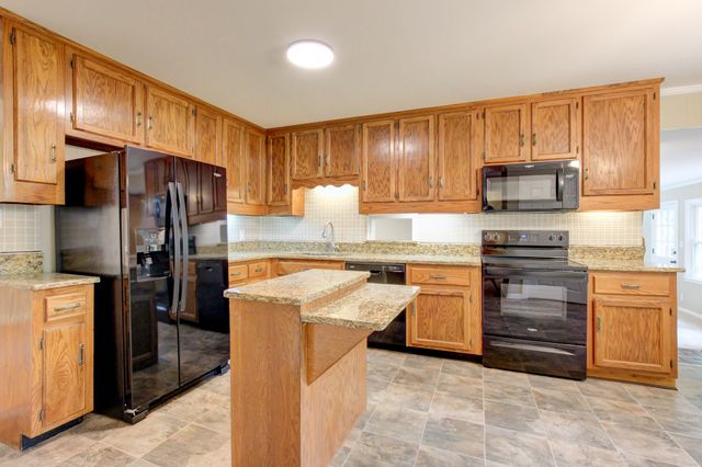 339 Thompson Ln, Clarksville, TN 37040