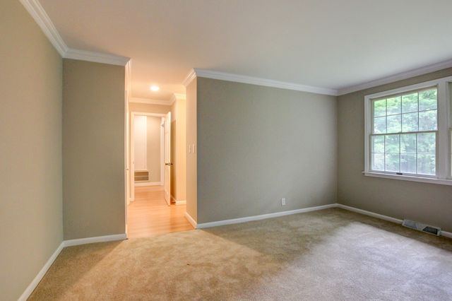 339 Thompson Ln, Clarksville, TN 37040