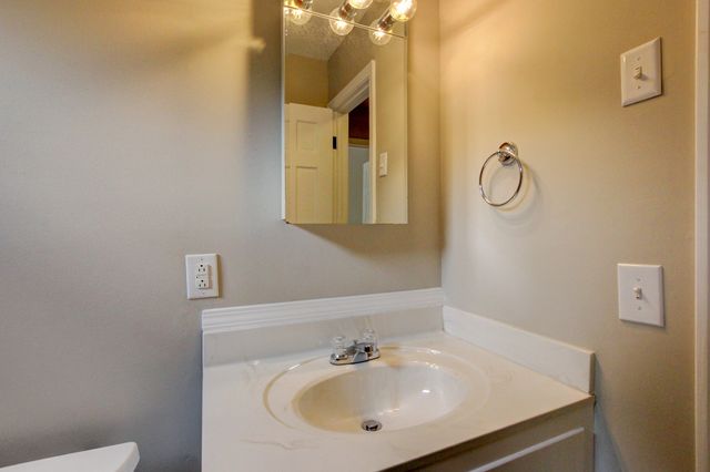 339 Thompson Ln, Clarksville, TN 37040