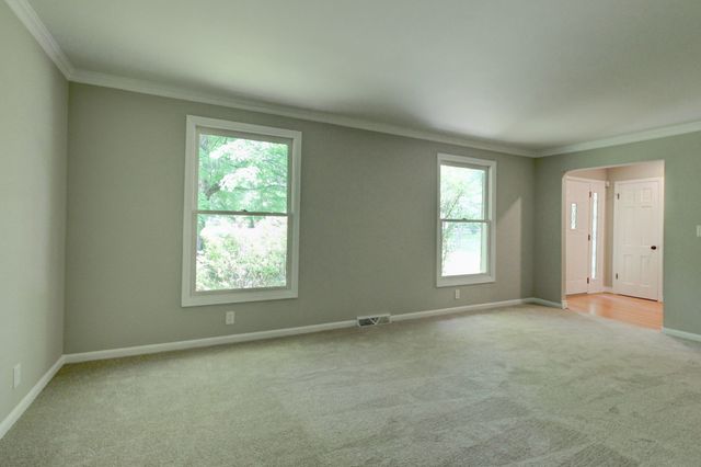 339 Thompson Ln, Clarksville, TN 37040