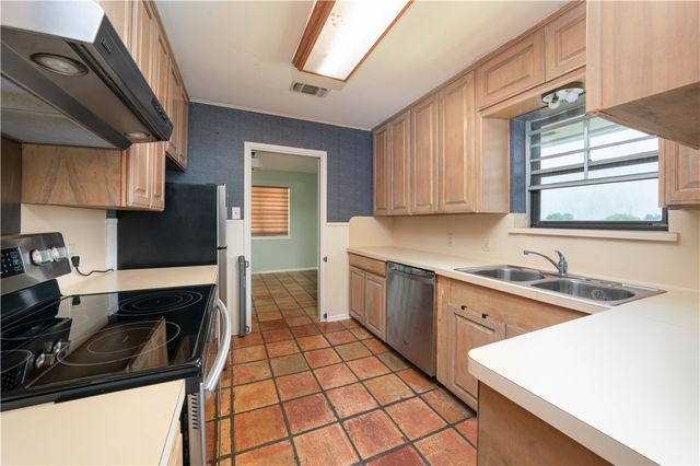750 Retama Ave, Taft, TX 78390