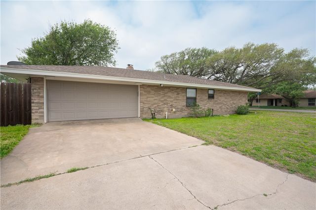 750 Retama Ave, Taft, TX 78390