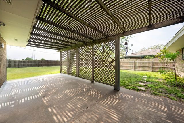 750 Retama Ave, Taft, TX 78390