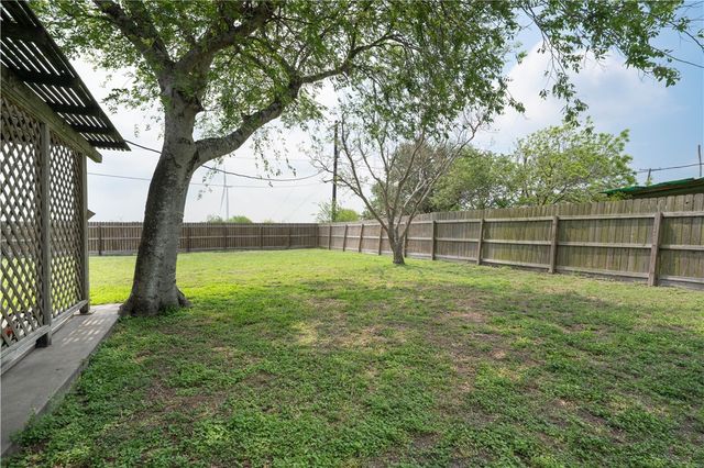 750 Retama Ave, Taft, TX 78390