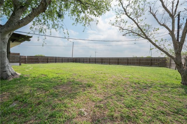 750 Retama Ave, Taft, TX 78390