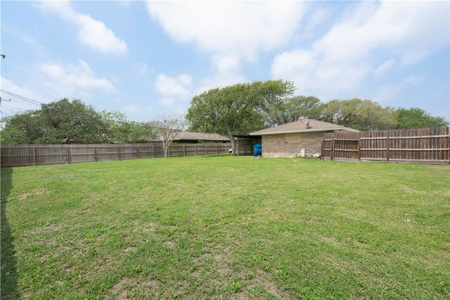 750 Retama Ave, Taft, TX 78390