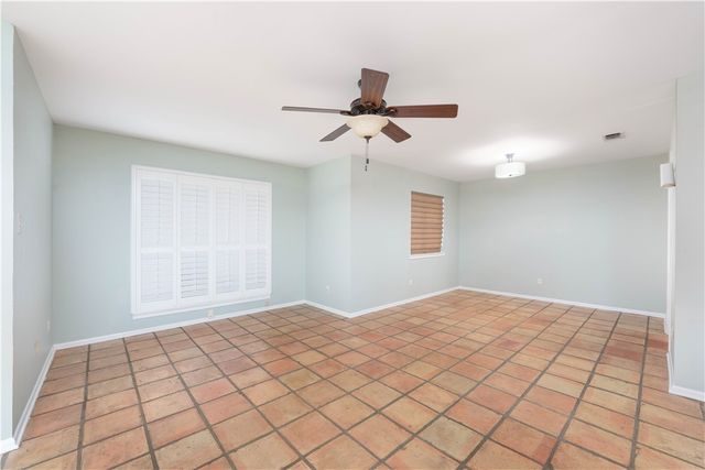 750 Retama Ave, Taft, TX 78390