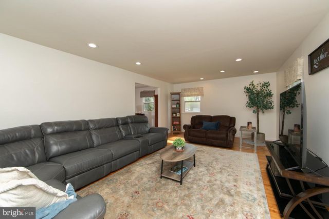 701 W ROLLING RD, Springfield, PA 19064