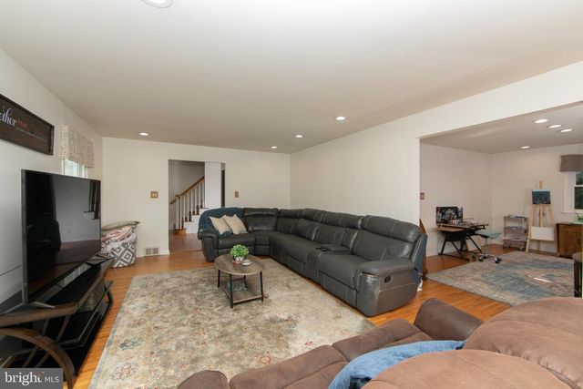 701 W ROLLING RD, Springfield, PA 19064