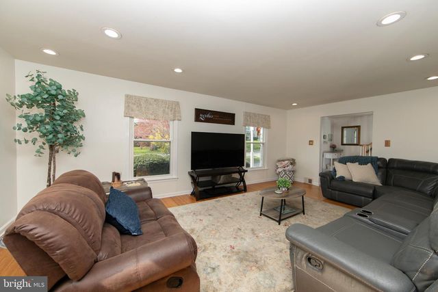 701 W ROLLING RD, Springfield, PA 19064