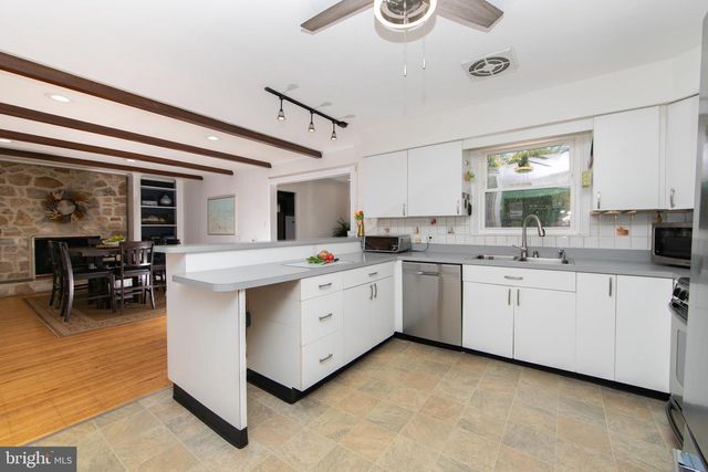 701 W ROLLING RD, Springfield, PA 19064